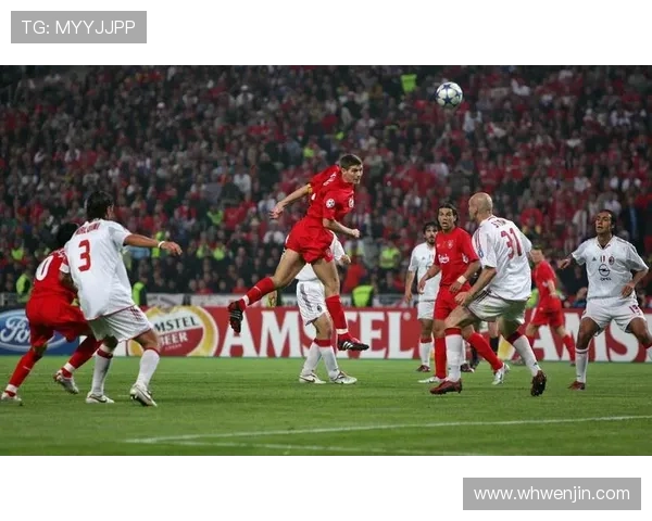 足球慢动作集锦:球星精彩瞬间与技巧完美融合的极致表现 足球慢动作集锦:球星精彩瞬间与技巧完美融合的极致表现